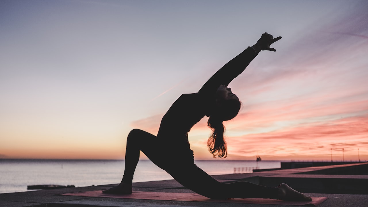 Espace de rééducation avec élastiques et tapis d'exercice