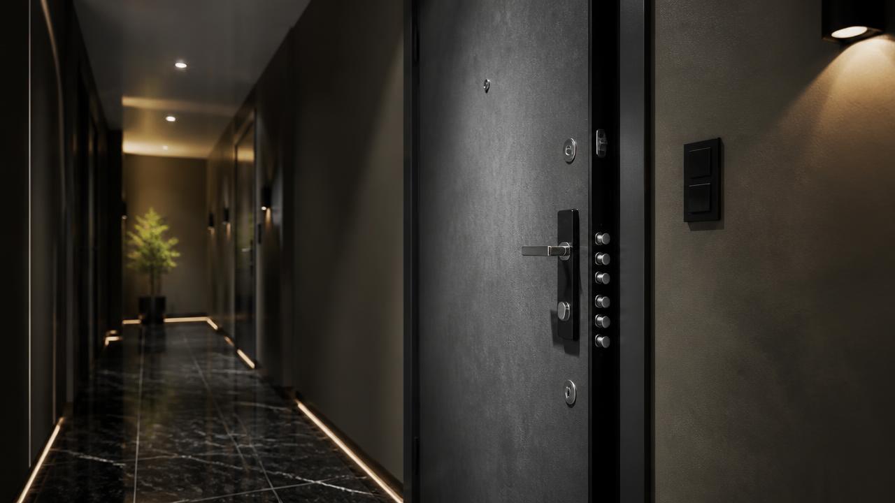 Porte blindée d'appartement avec serrure multipoints moderne